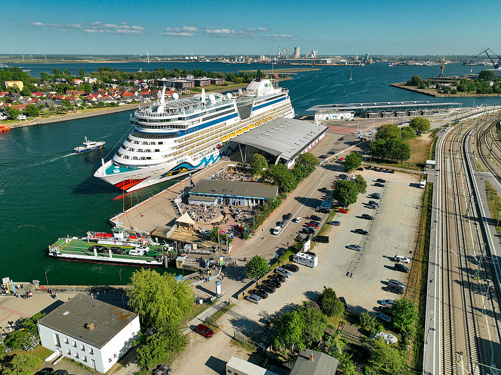 Parkplatz Fähre Warnemünde DJI 0076